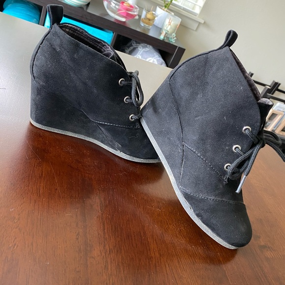 Faux suede wedge booties - black - Picture 3 of 4